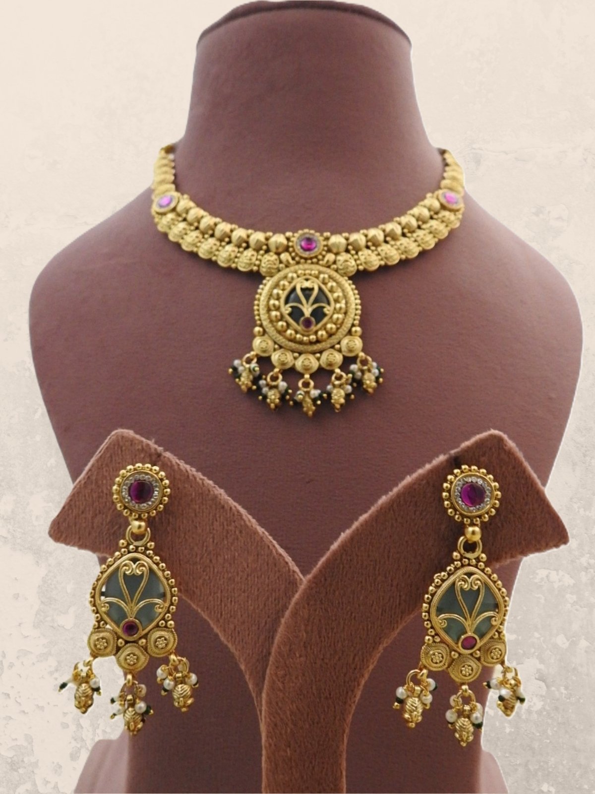 Regal Glow Necklace Set