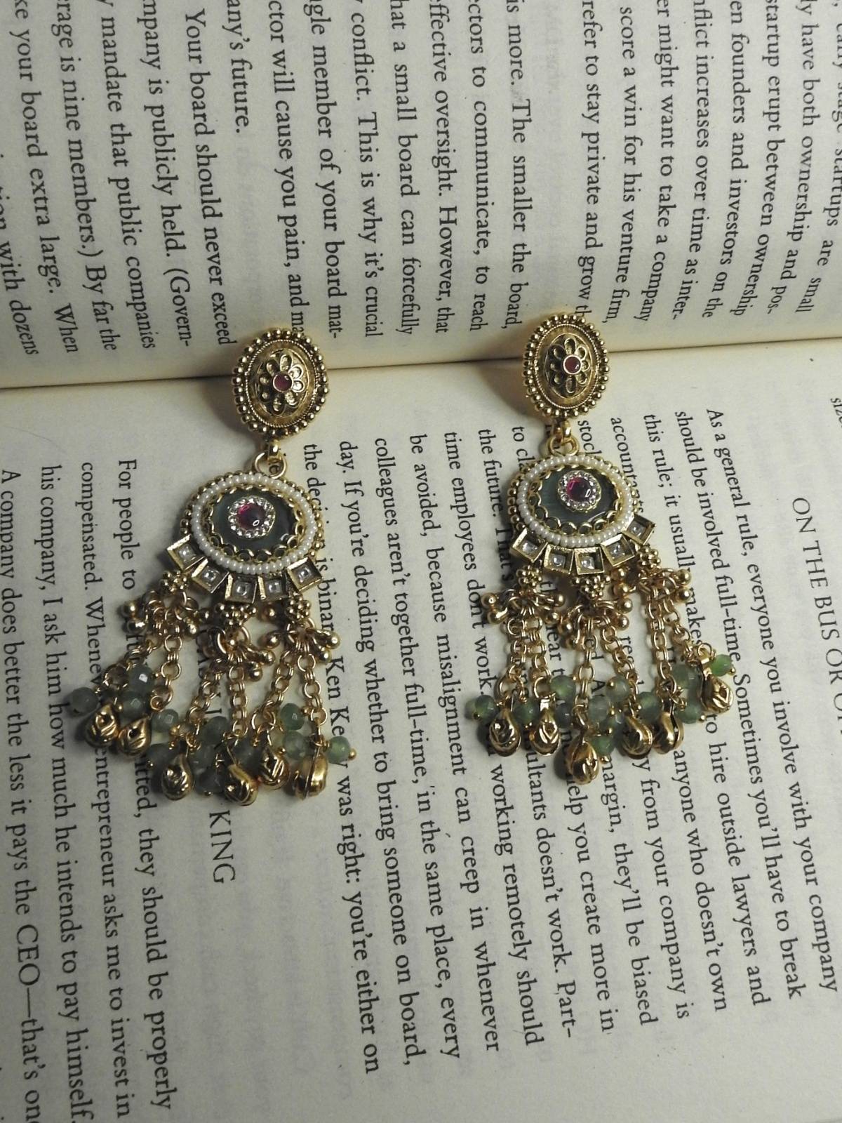 Antique Bloom Tassel Set