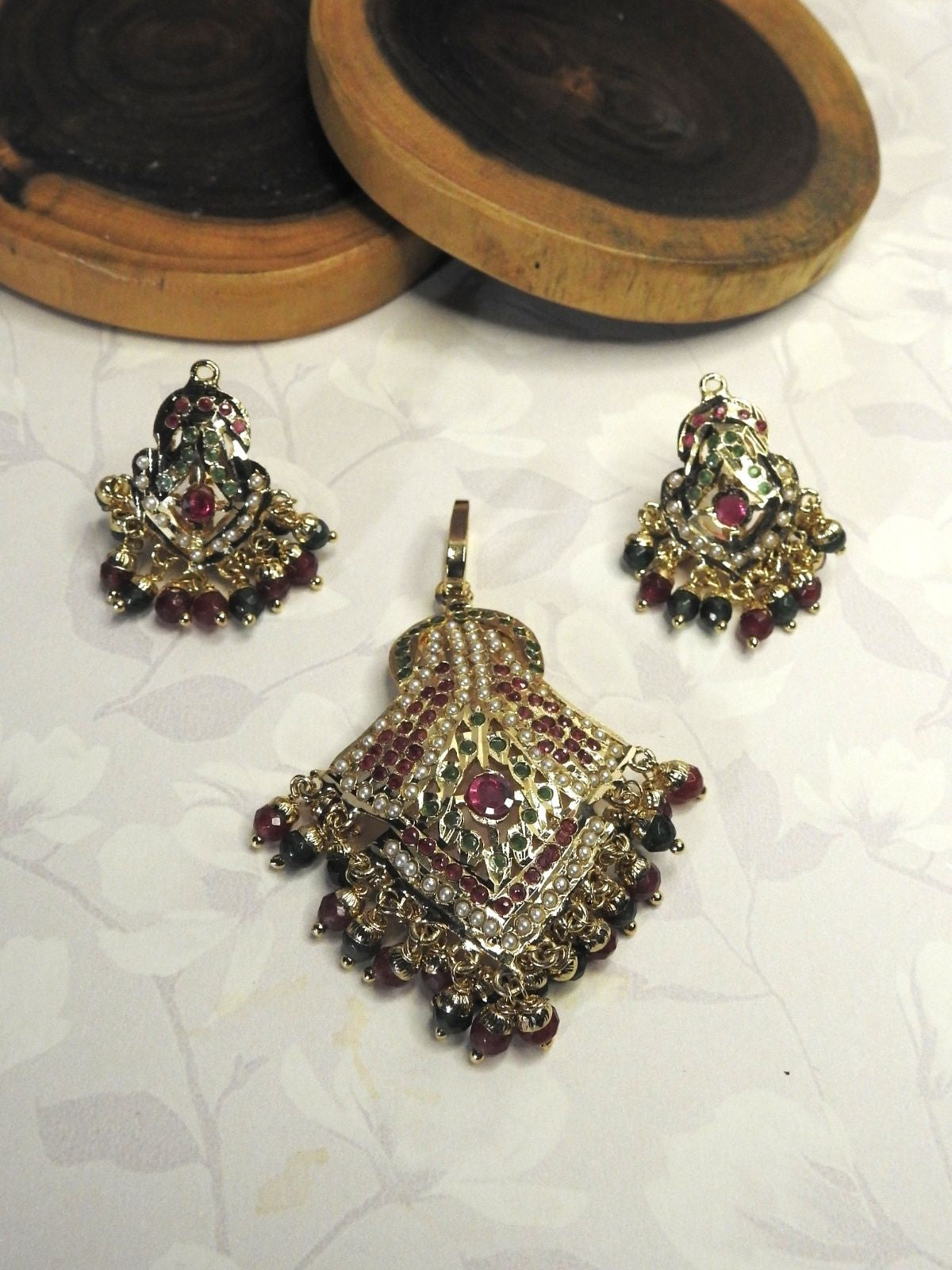 Ruhira Jadau Pendant & Earrings Set