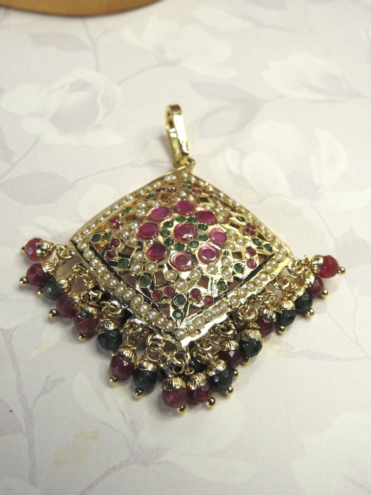 Mehira Jadau Pendant Set