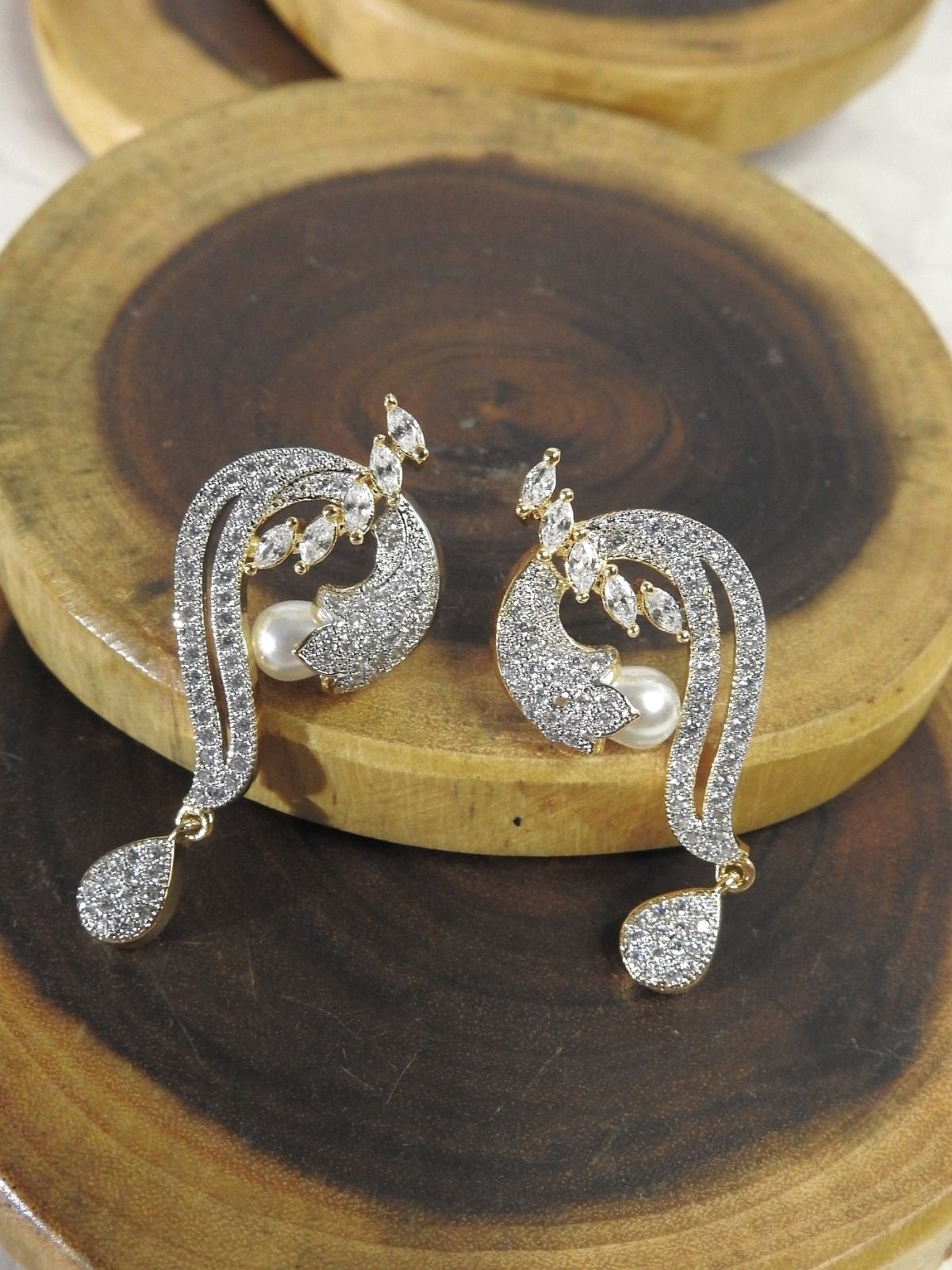 Ethereal Pearl Pendant Set