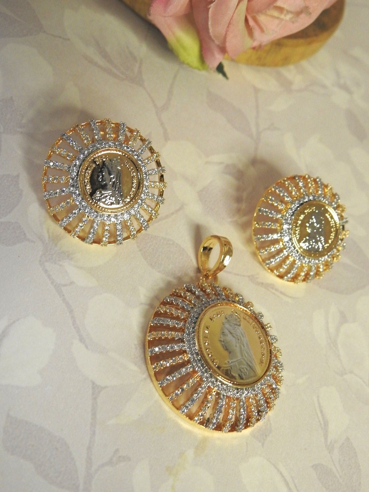 Imperial Grace Pendant Set