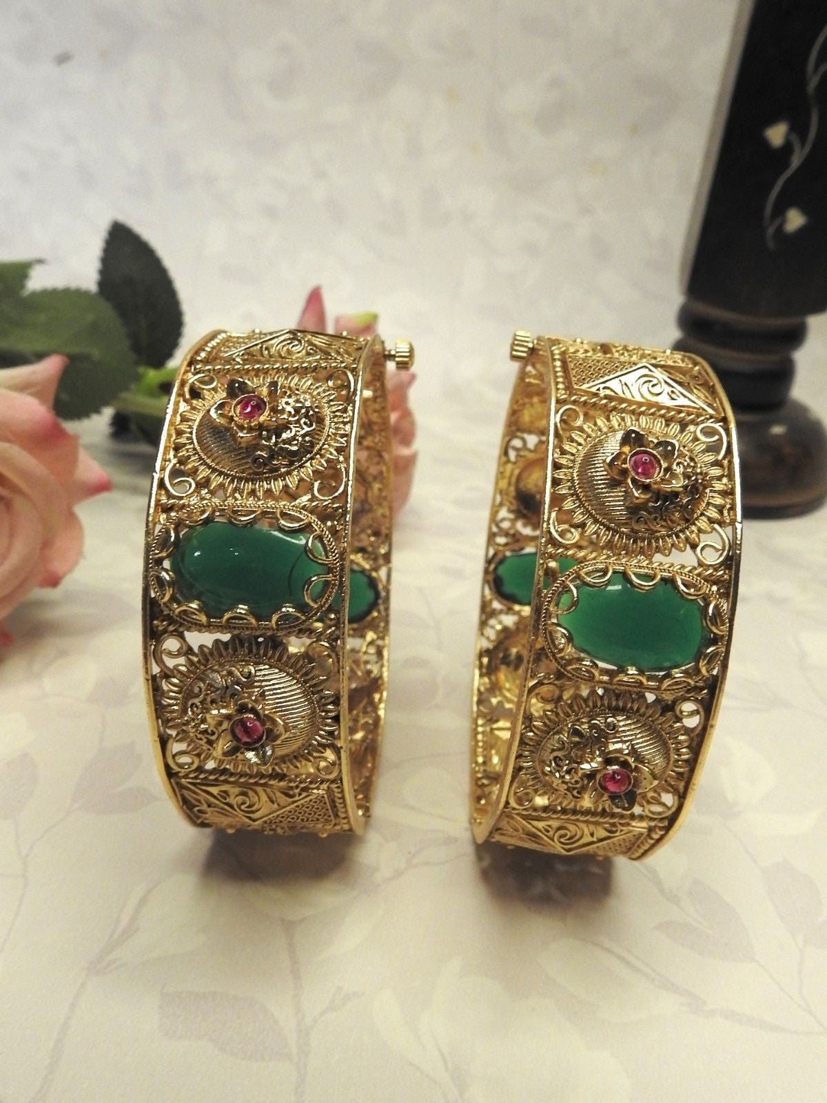 Tavisha Gold Bangle Set