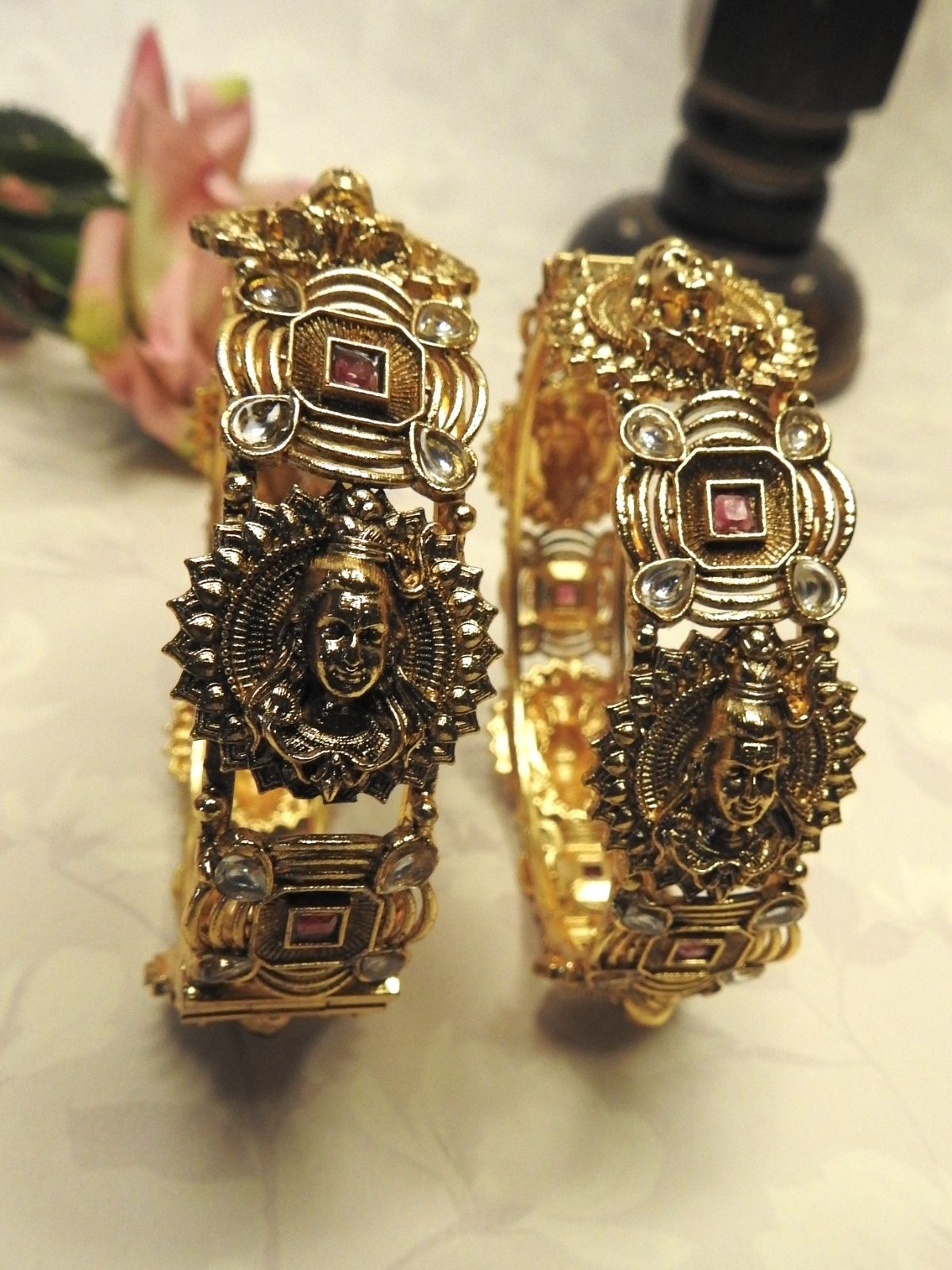 Aaradhya Shiva Temple Bangle Set