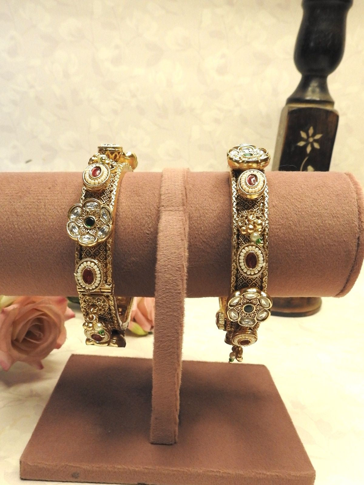 Heritage Blossom Stone Gold Bangle Set