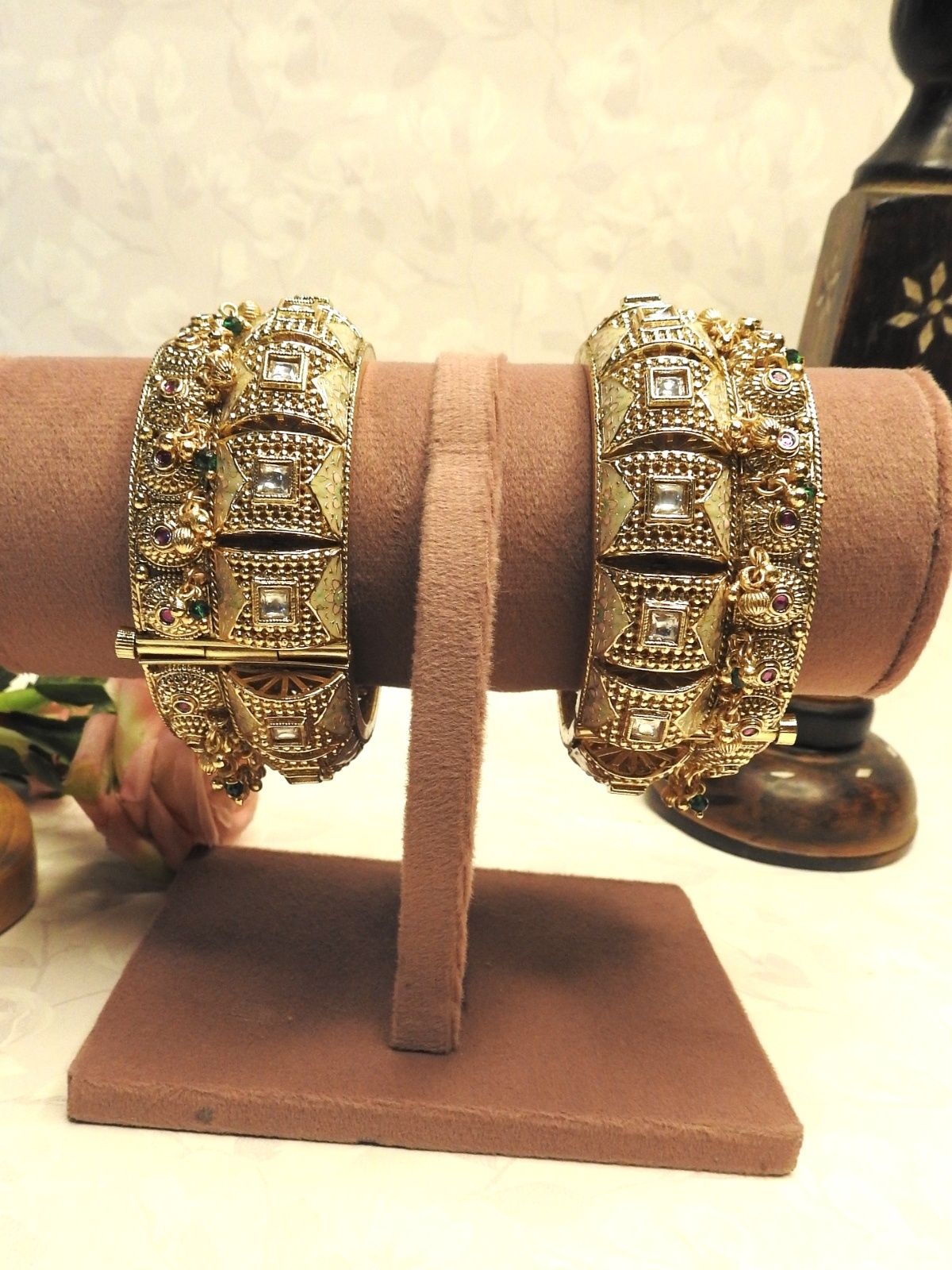 Antique Grace Gold Bangle Set