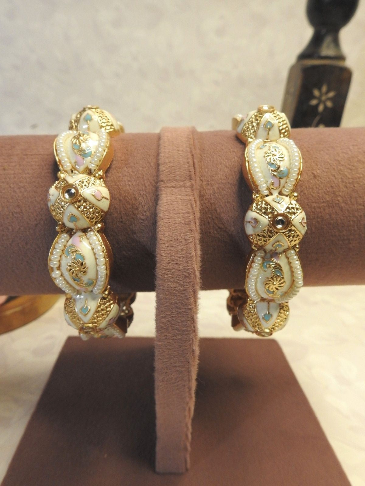 Ivory Majesty Gold Bangle Set