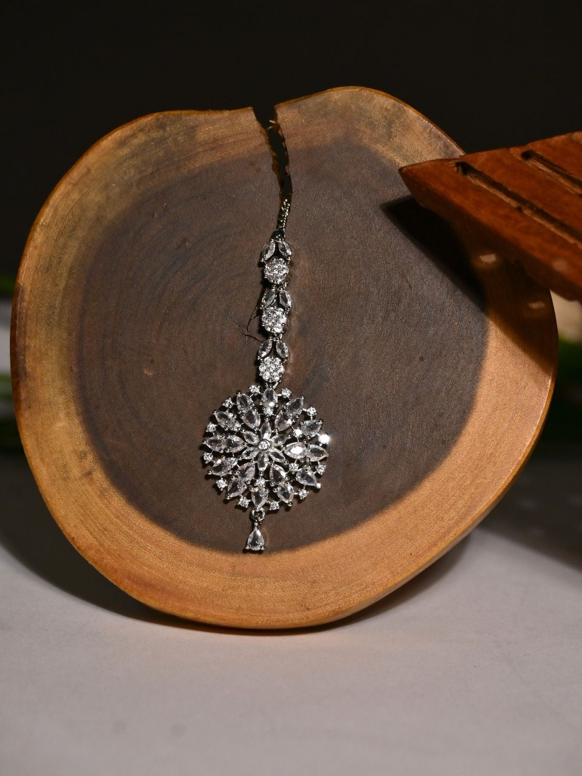 Avira Earrings & Maang Tika Set