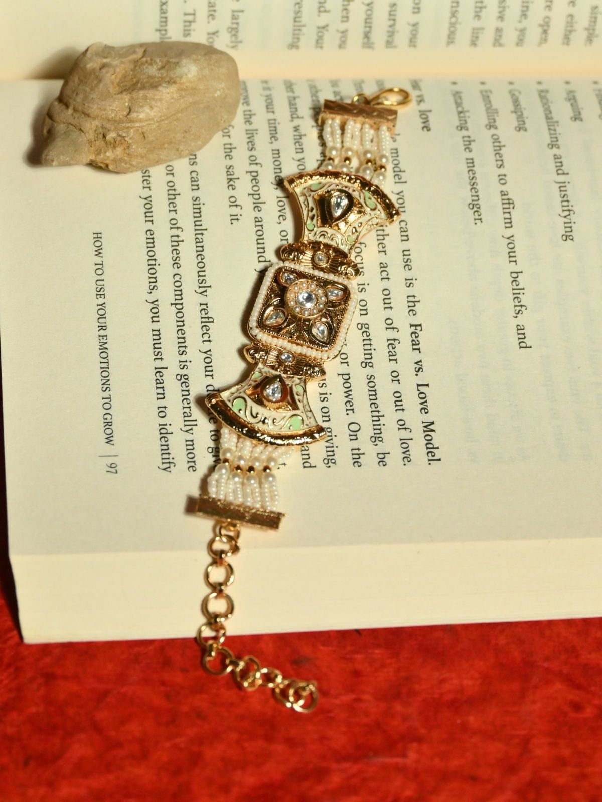 The Regal Pearl Bracelet