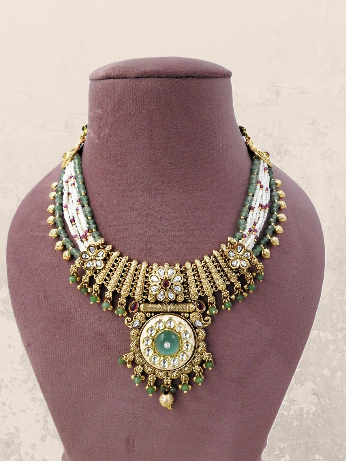 Aarvika Pearl Bloom Set