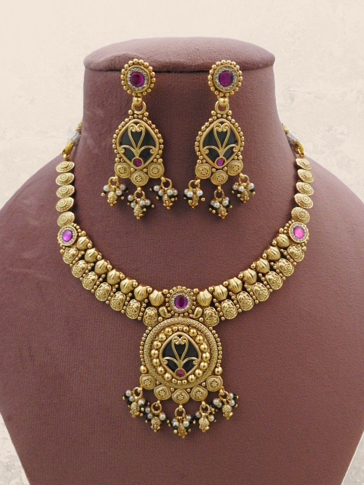 Regal Glow Necklace Set