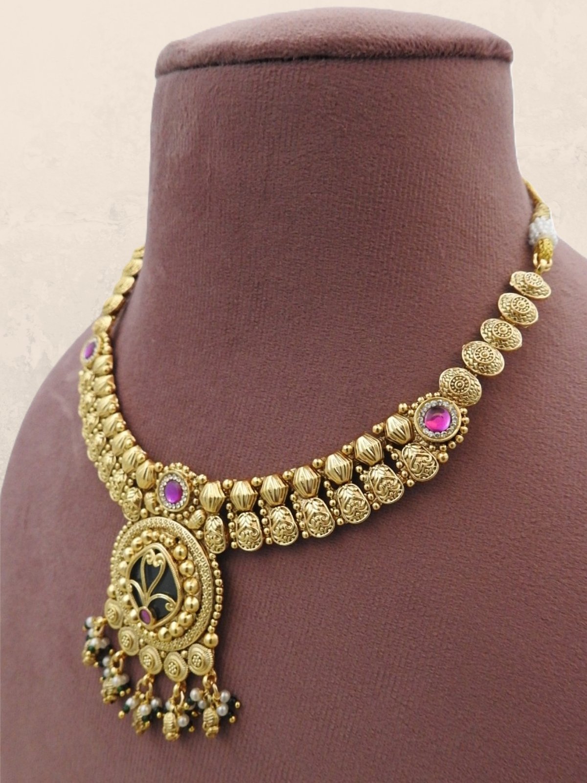 Regal Glow Necklace Set