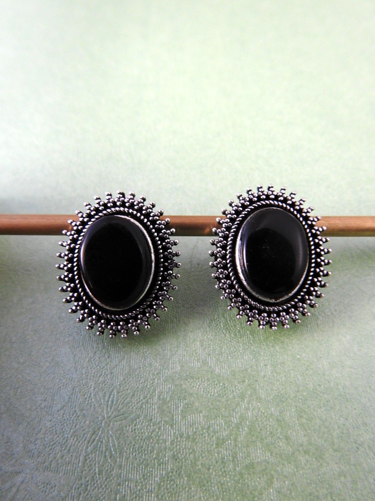 Elegant Vintage Oval Stud Earrings