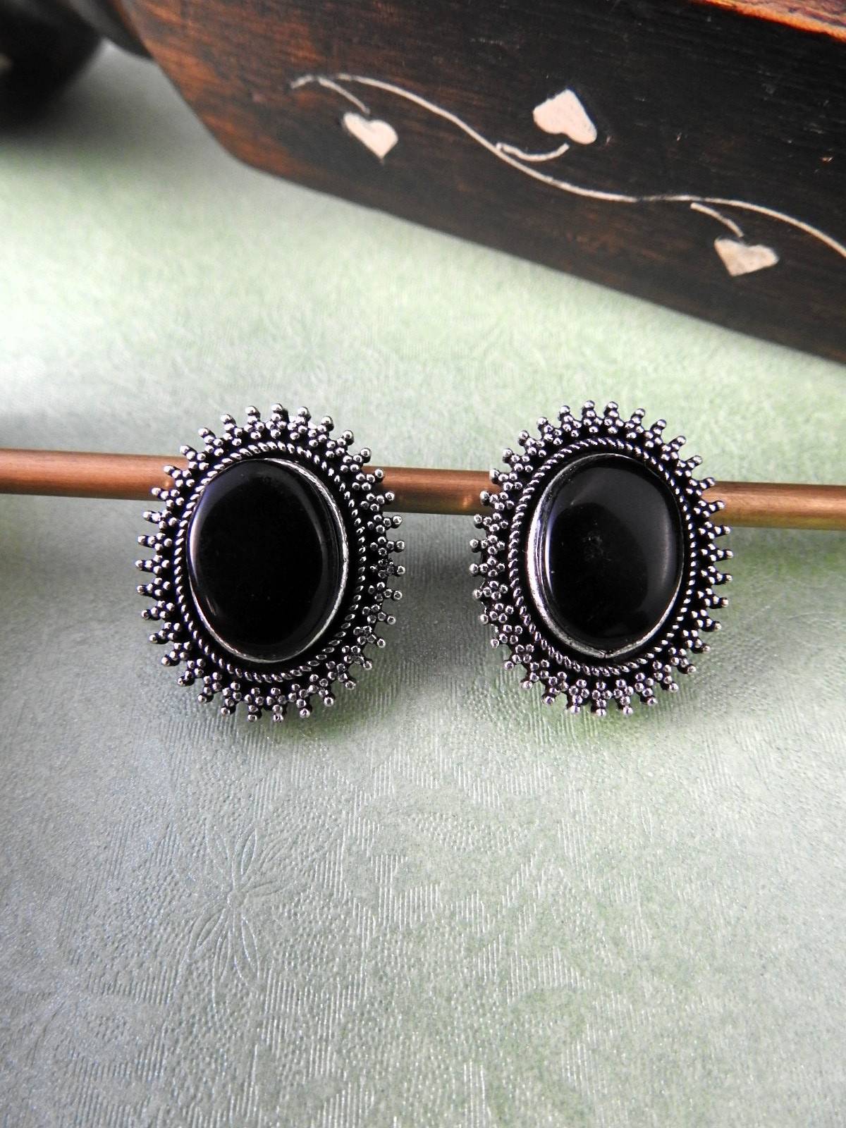 Elegant Vintage Oval Stud Earrings