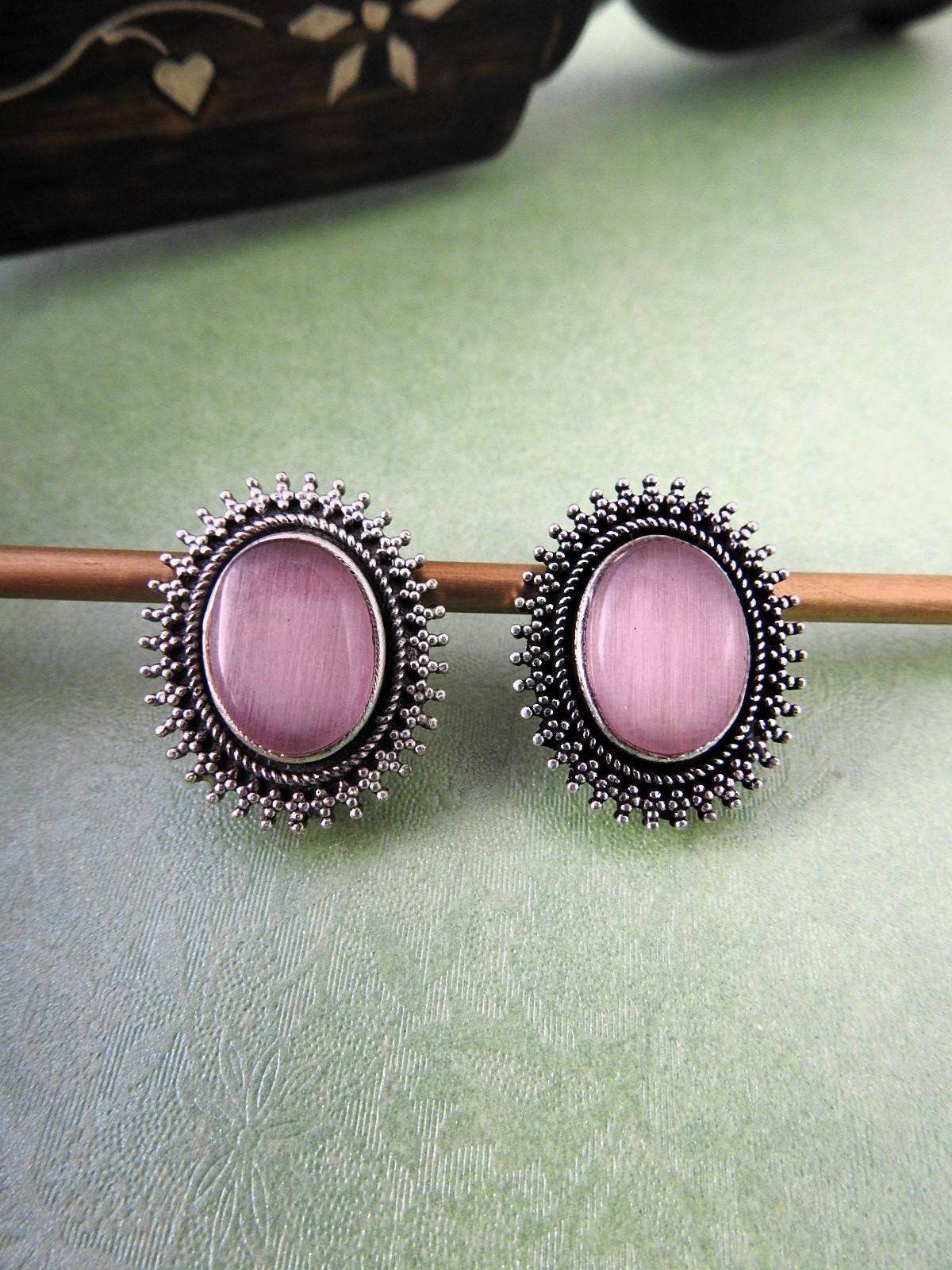 Elegant Vintage Oval Stud Earrings