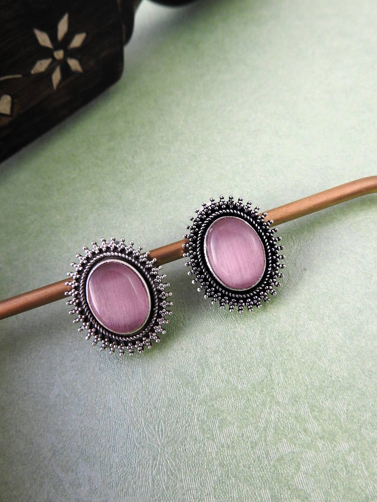 Elegant Vintage Oval Stud Earrings