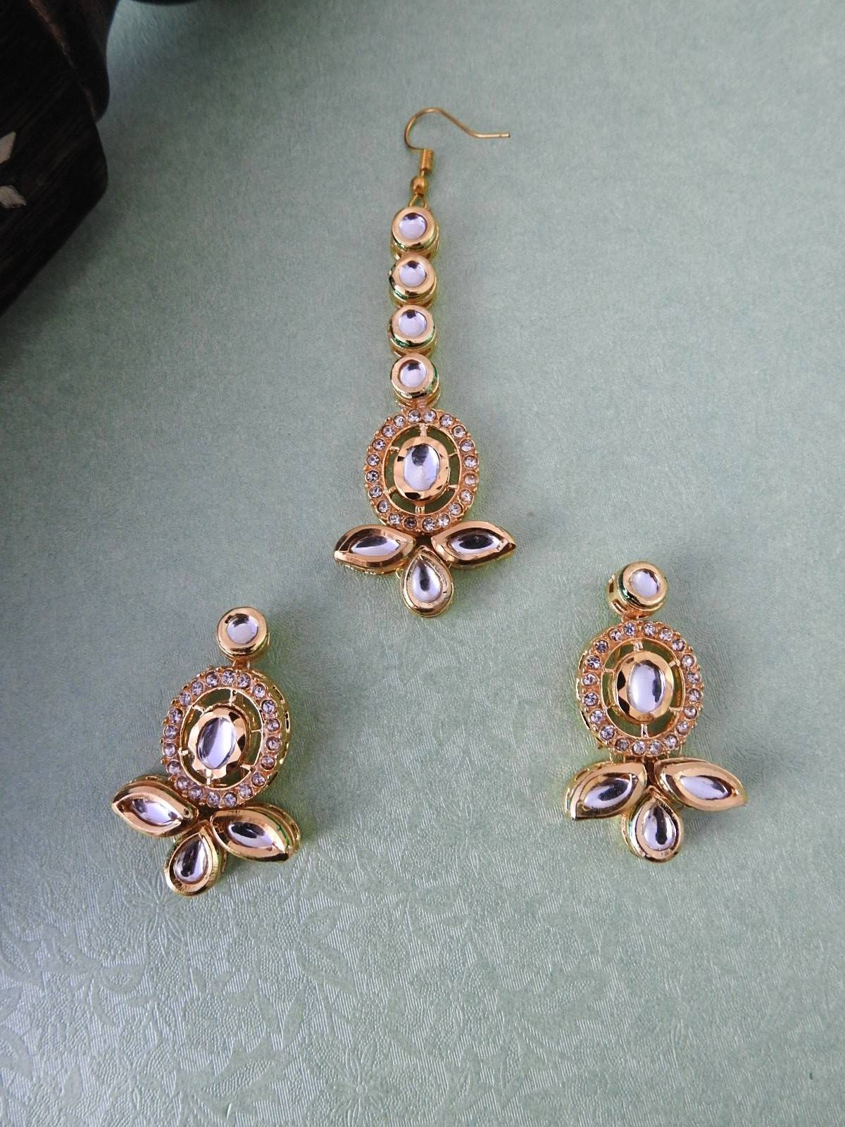 Kundan Necklace Set with Earrings & Maang Tikka