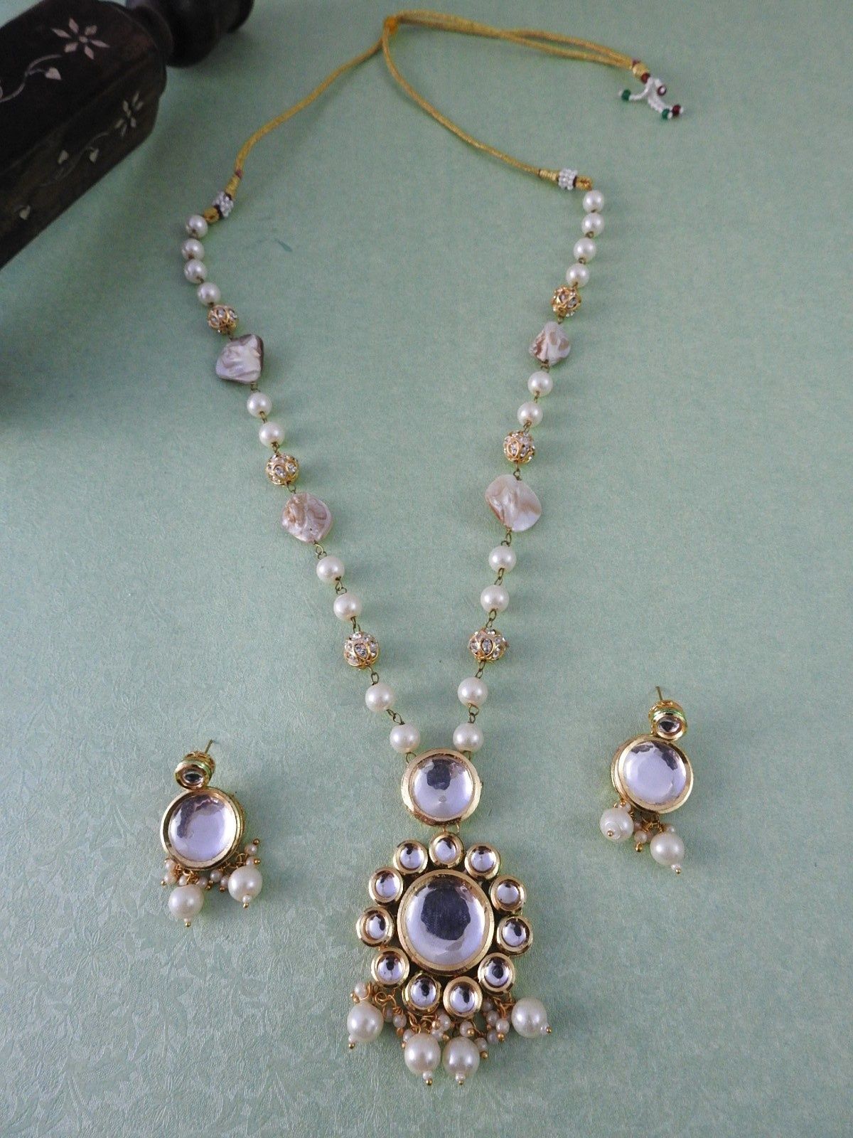 Aahana Kundan Pearl Necklace Set