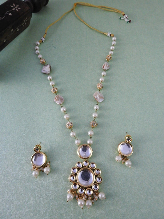 Aahana Kundan Pearl Necklace Set