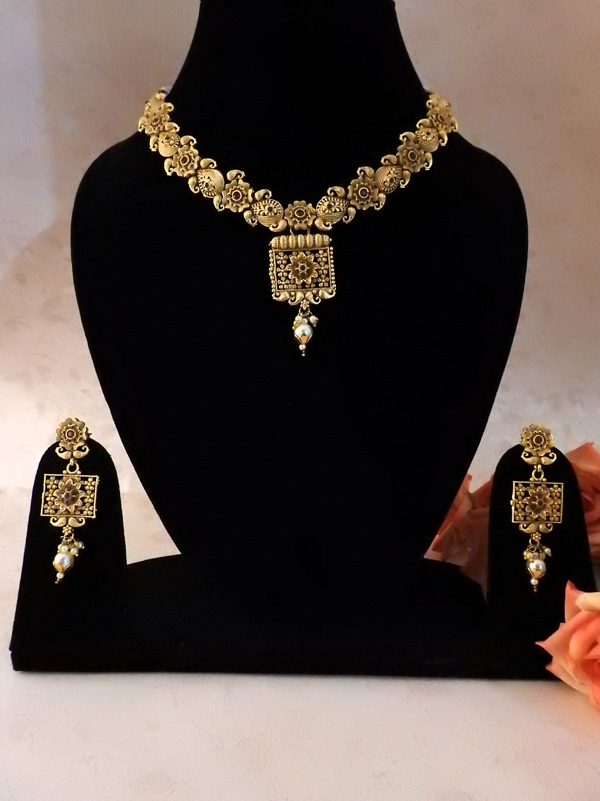 Royal Blossom Square Pendant Necklace Set