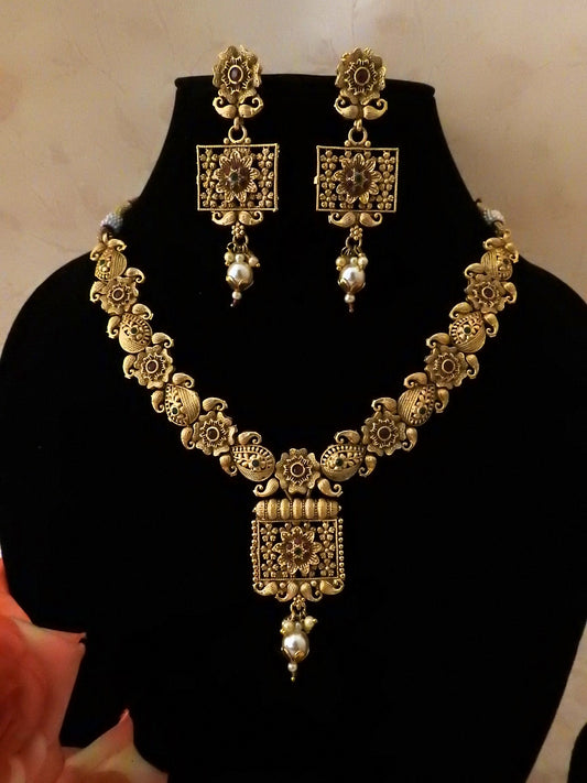 Royal Blossom Square Pendant Necklace Set