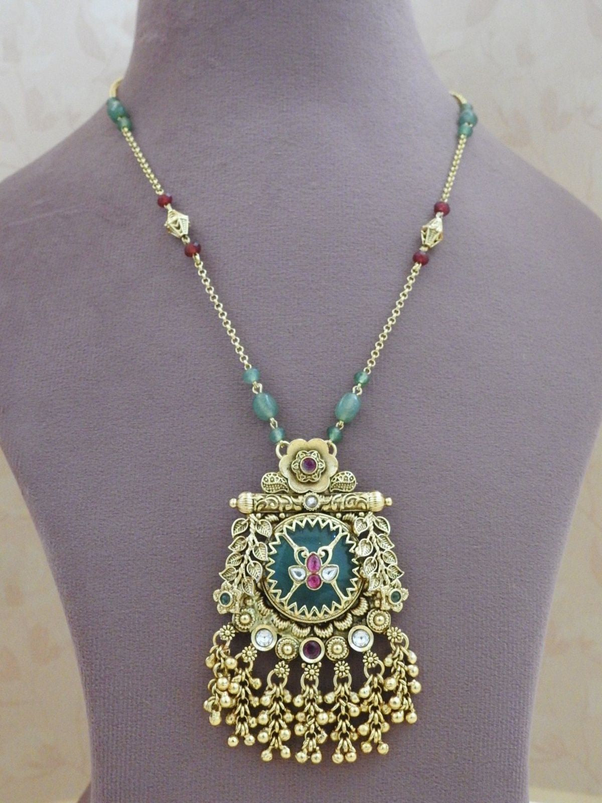 Golden Trishya Necklace Set