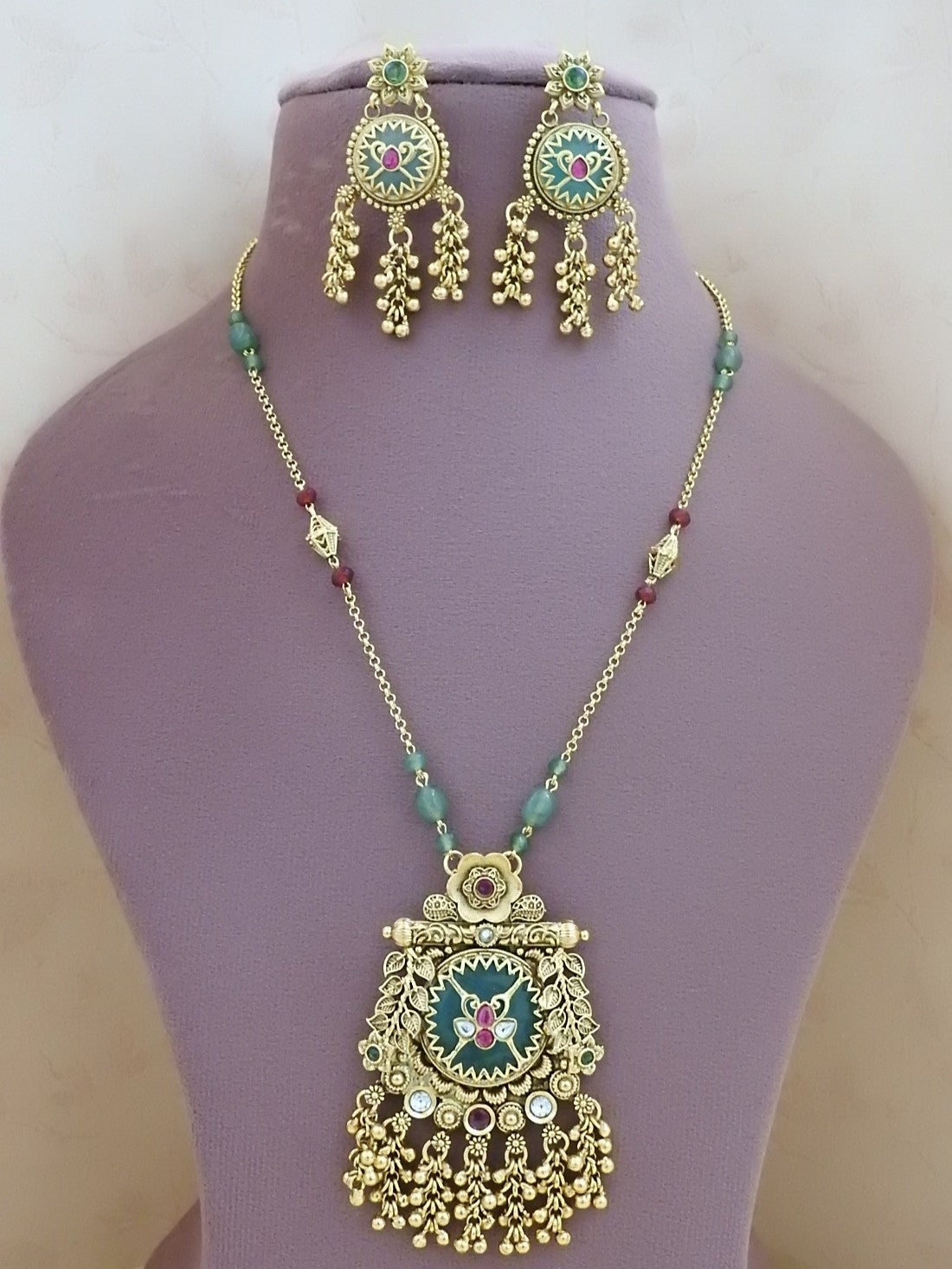 Golden Trishya Necklace Set
