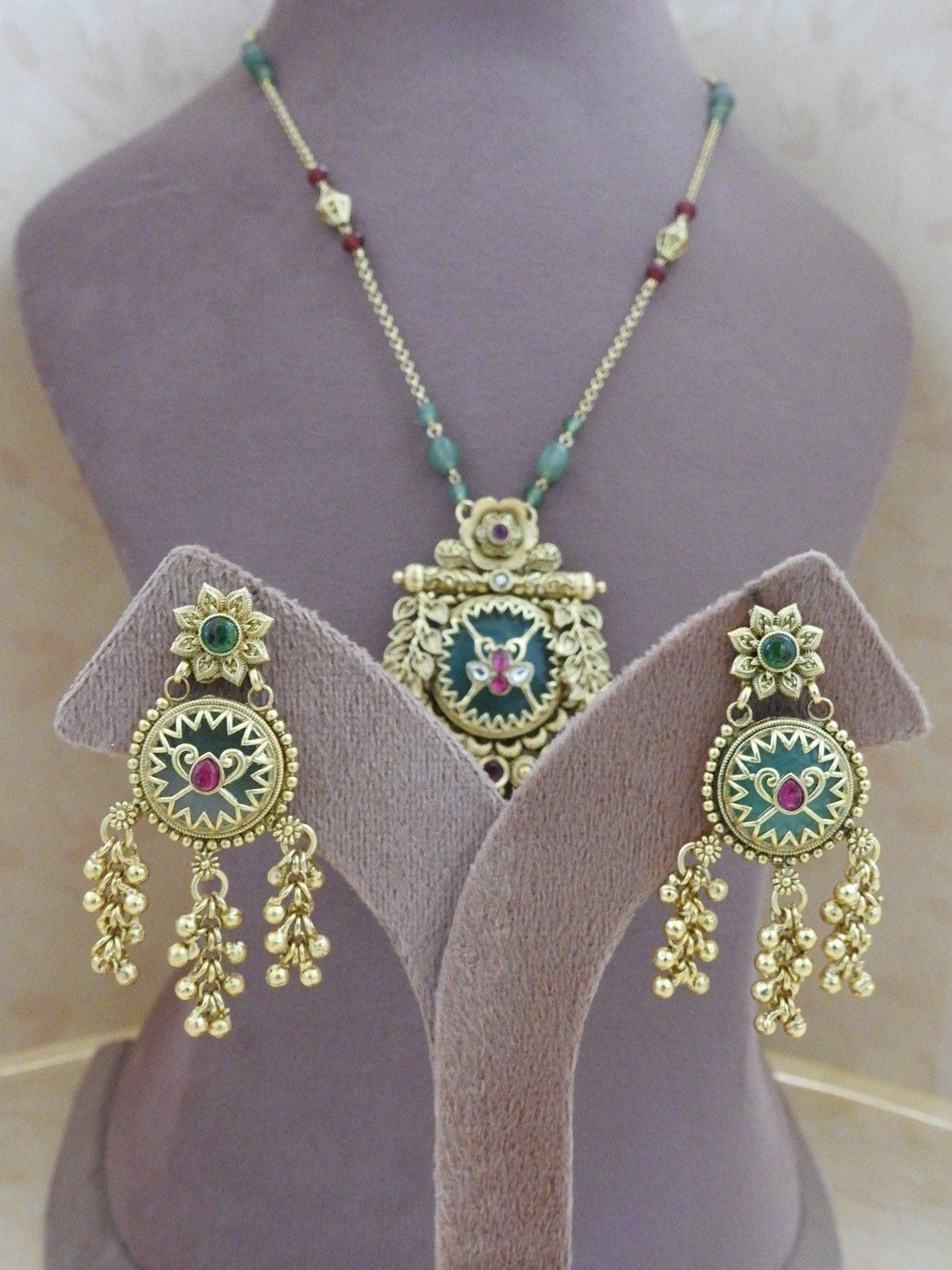 Golden Trishya Necklace Set