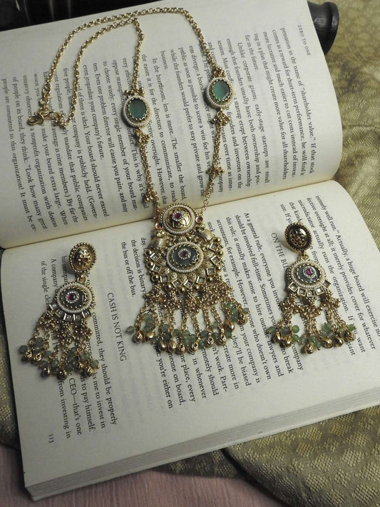 Antique Bloom Tassel Set