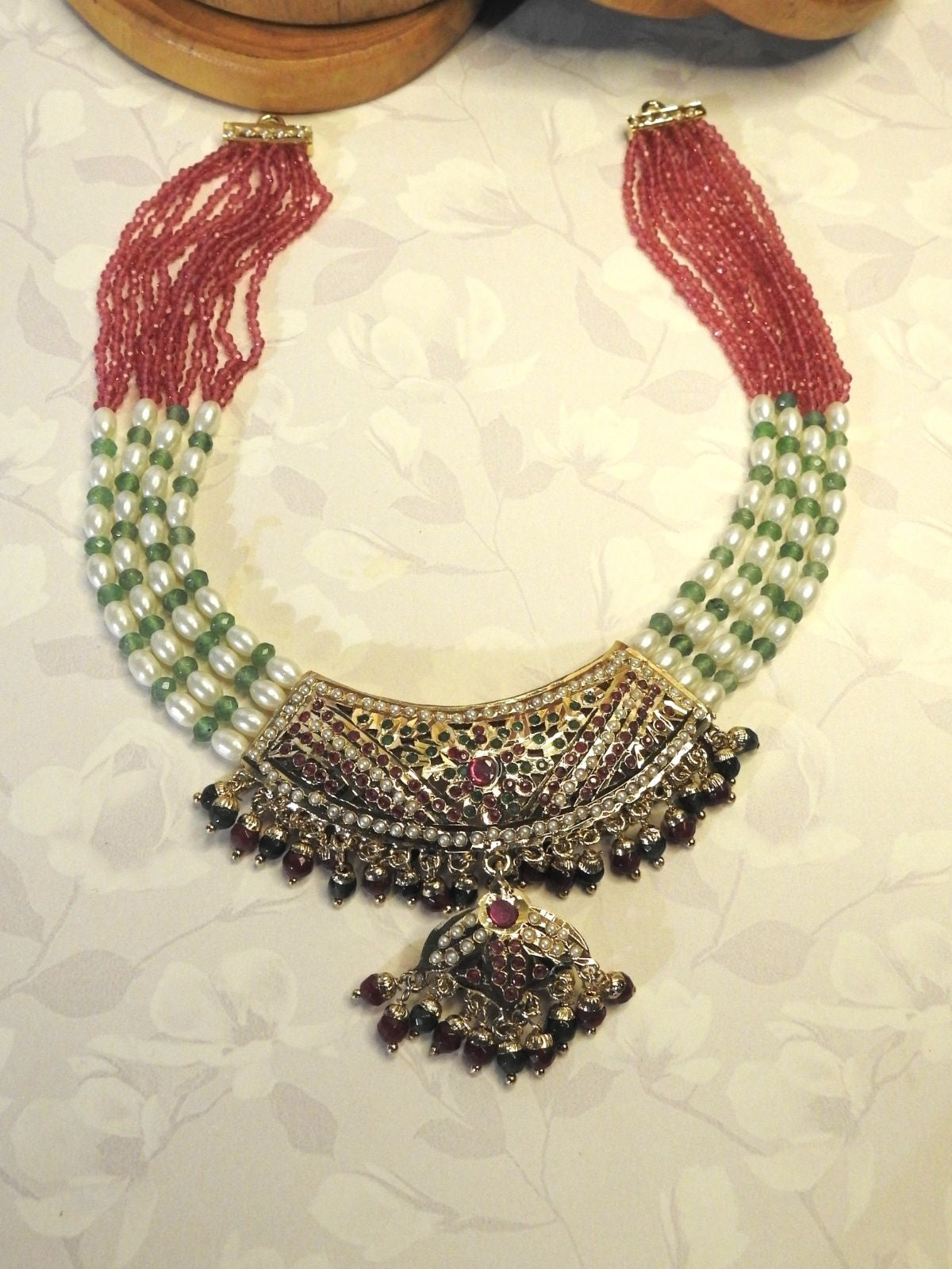 Aarvi Jadau Pearl Piroyi Set