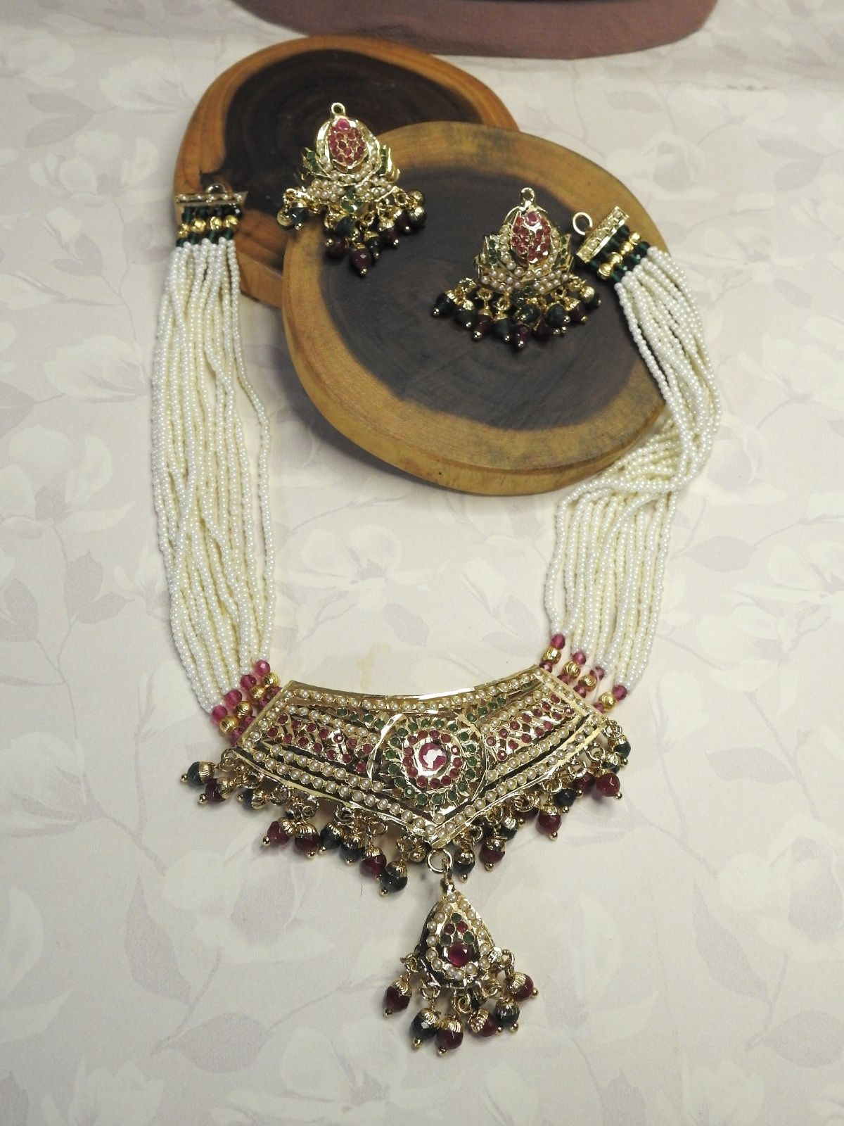 Aarika Jadau Pearl Piroyi Set