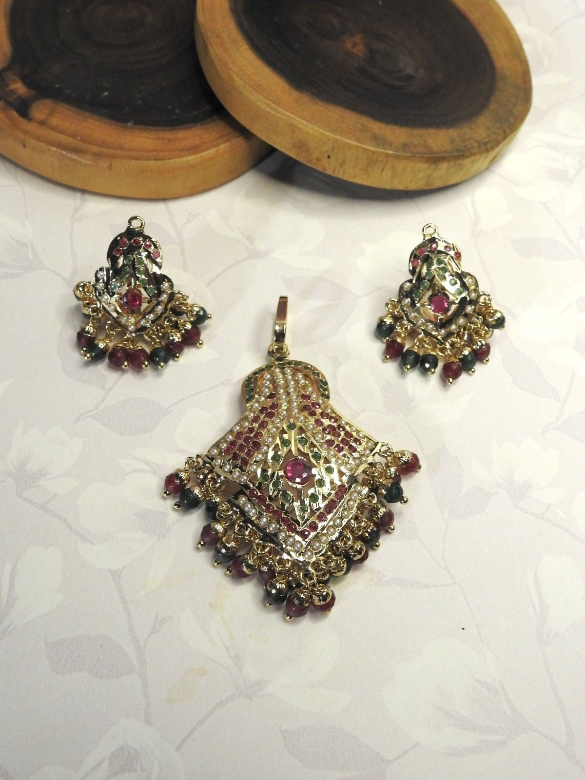 Ruhira Jadau Pendant & Earrings Set