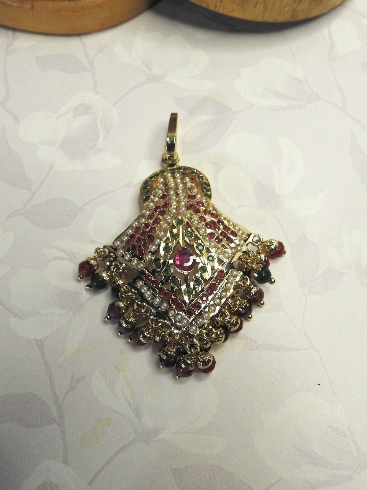 Ruhira Jadau Pendant & Earrings Set