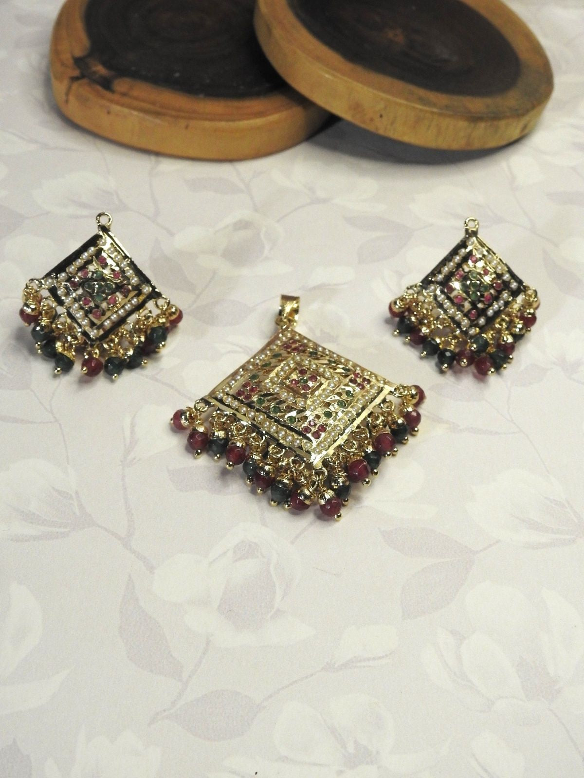 Aarohi Square Jadau Pendant Set