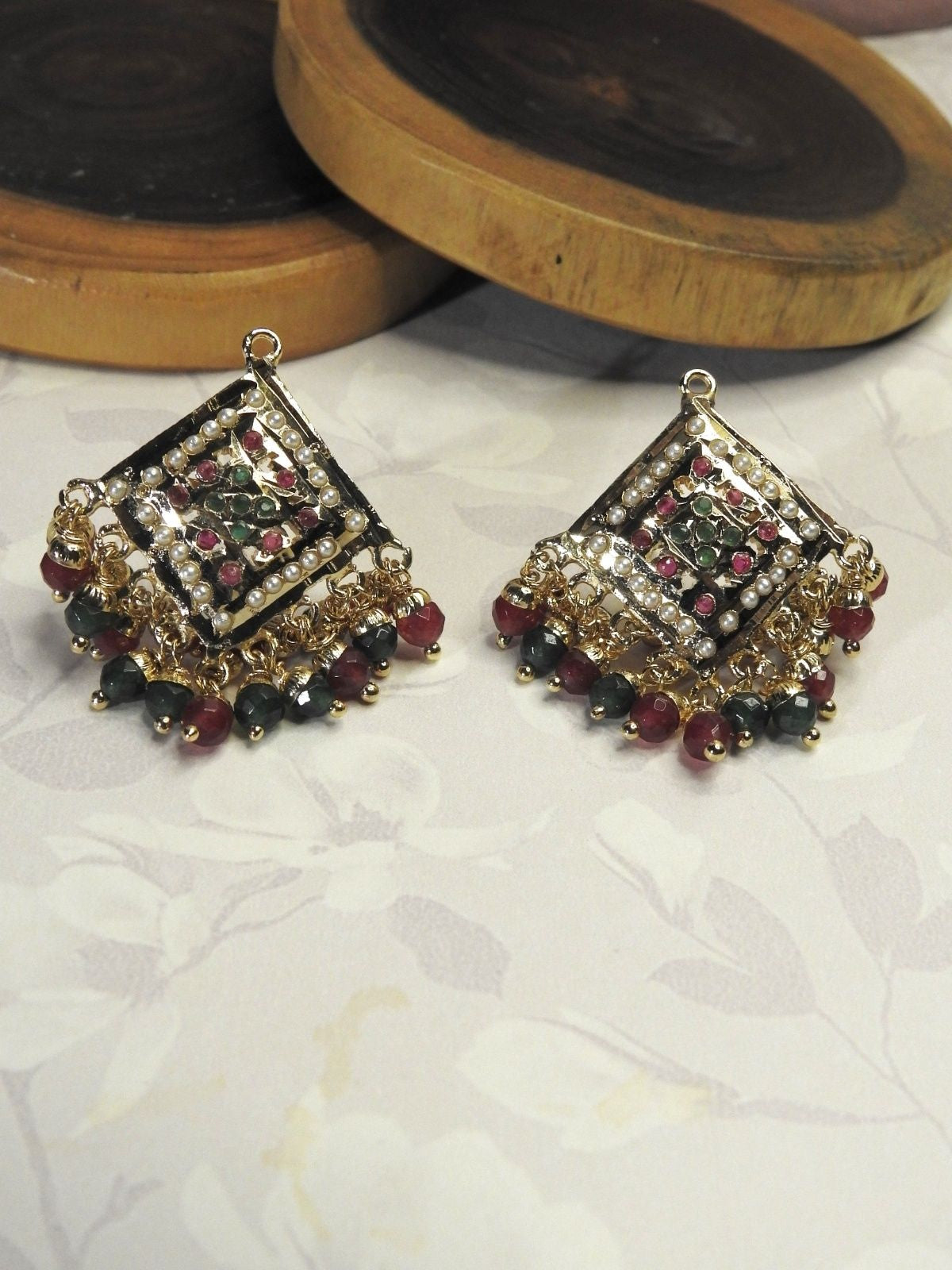 Aarohi Square Jadau Pendant Set