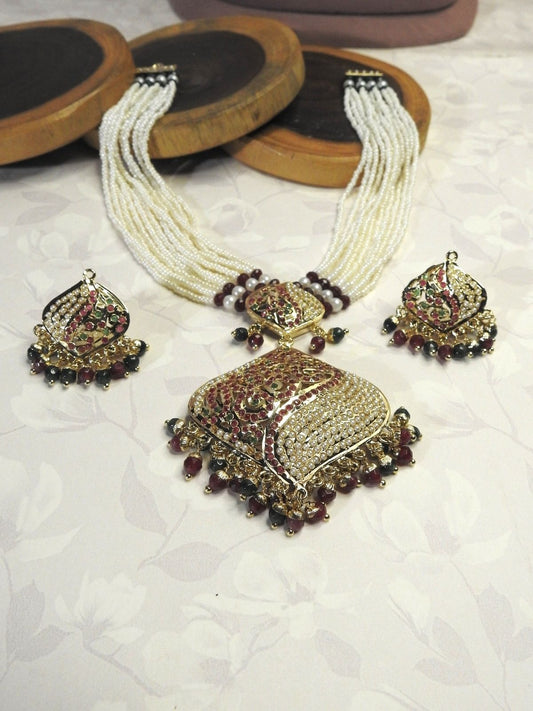 Aarvika Jadau Pearl Piroyi Set