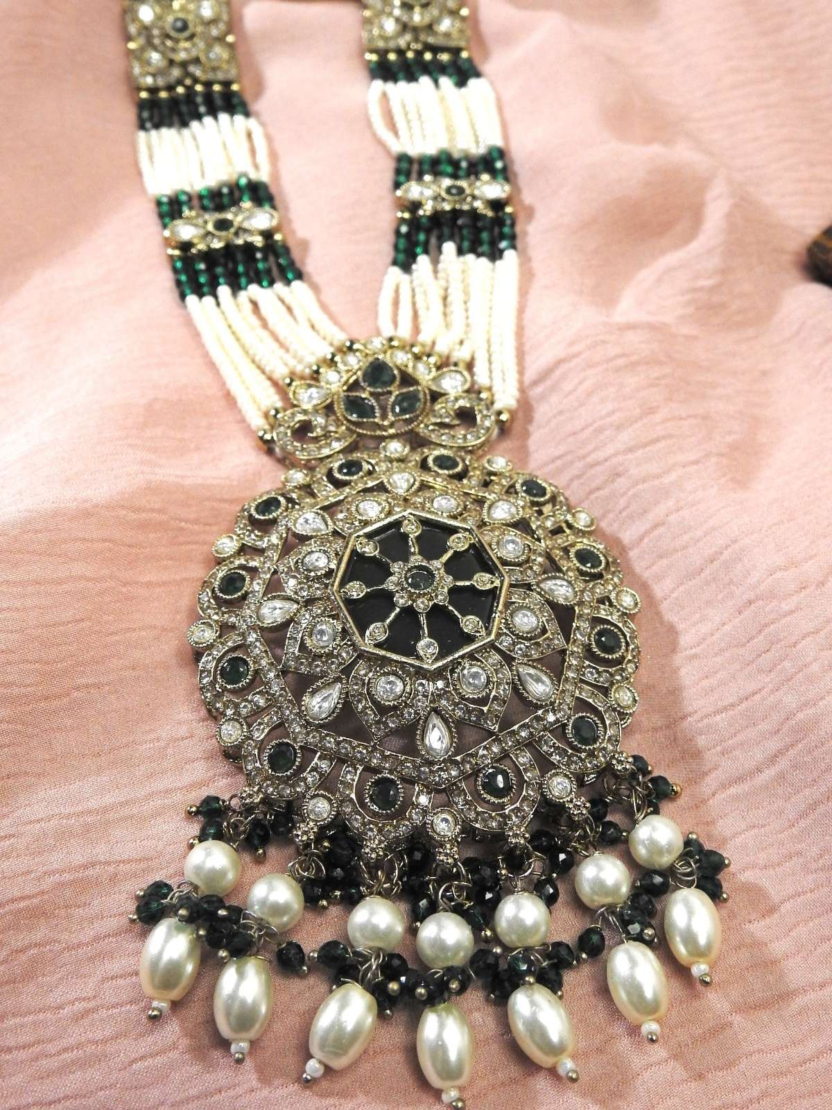 Emerald Royale Pearl Haar Set