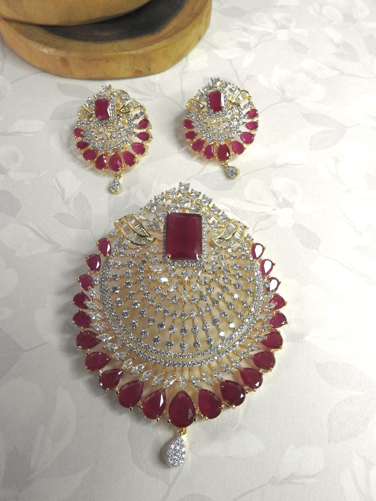 Ruby Aura Pendant Set
