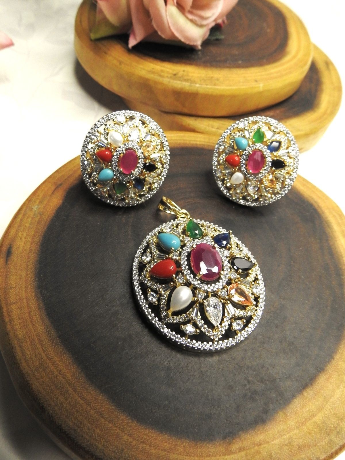 Classic Navratna Round Pendant Set