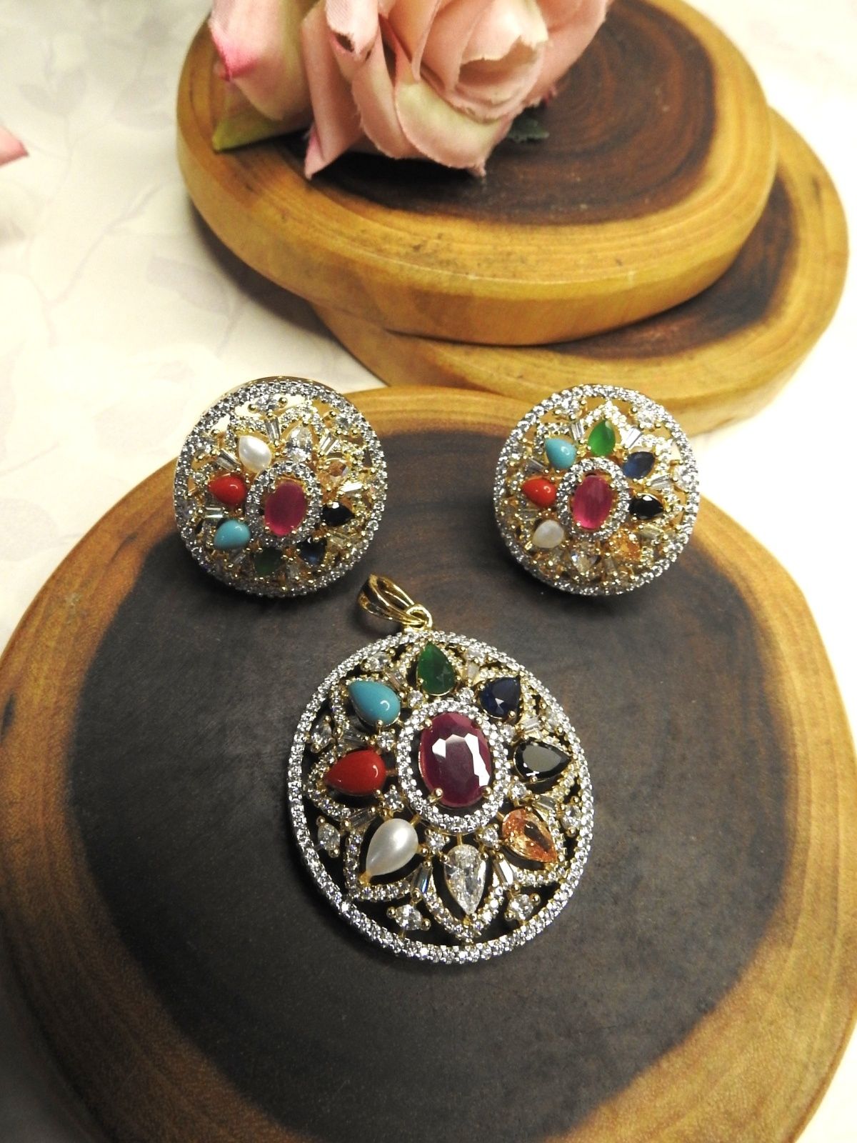 Classic Navratna Round Pendant Set