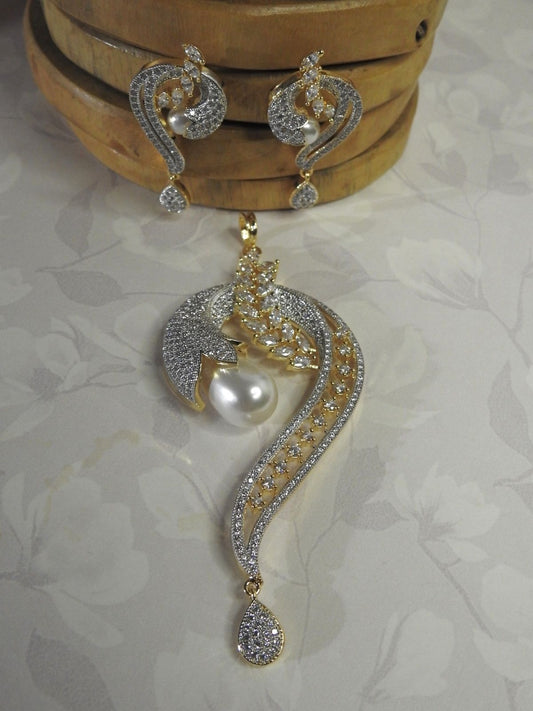 Ethereal Pearl Pendant Set