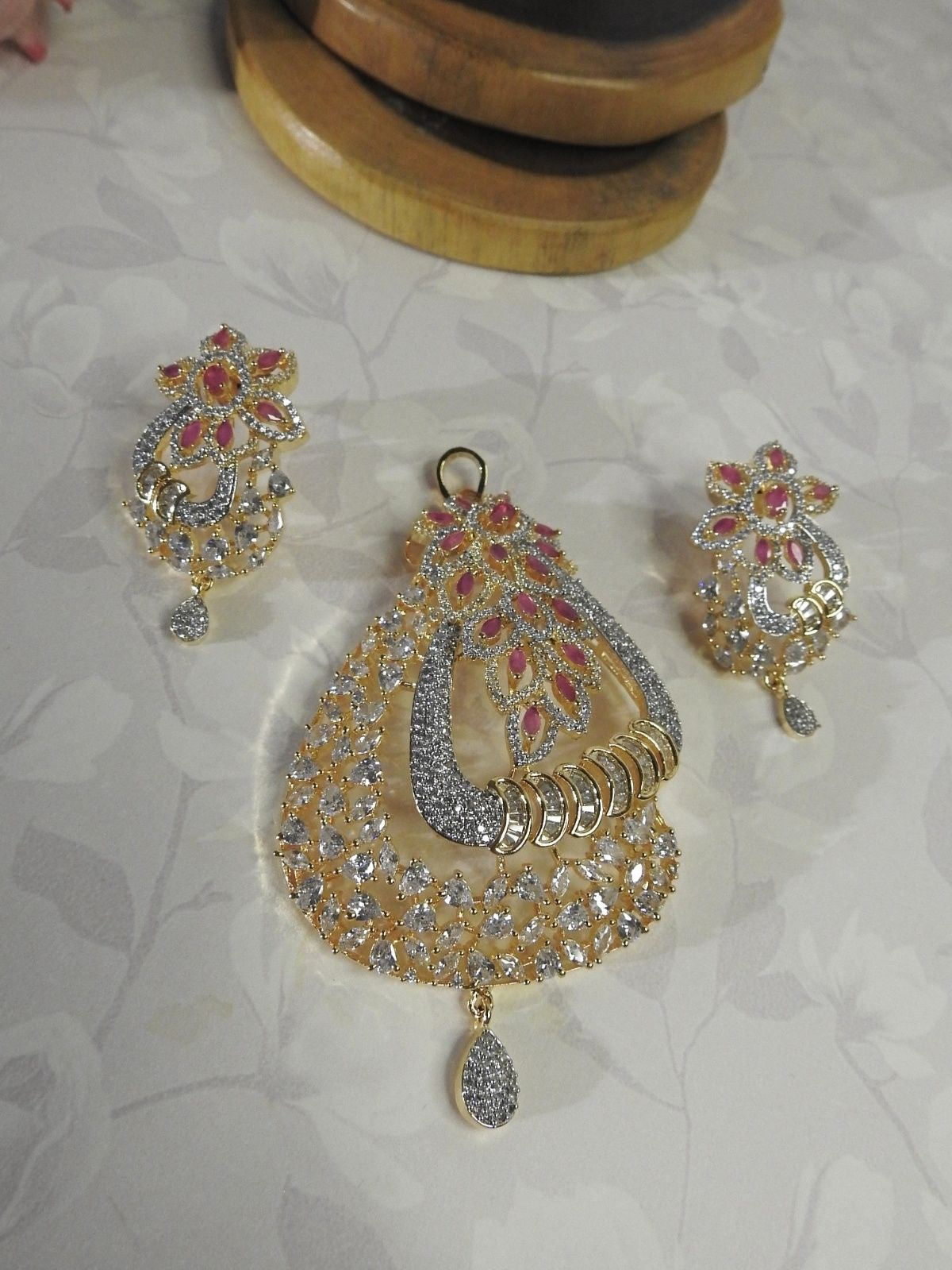 Rosette Glow Pendant Set