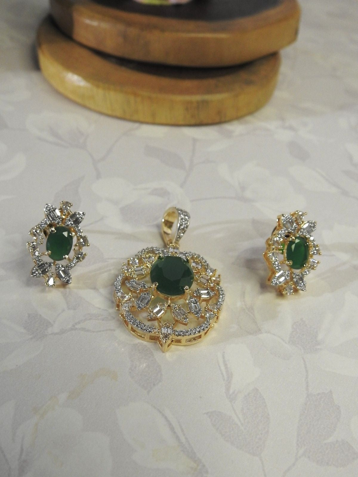 Emerald Bloom Pendant Set