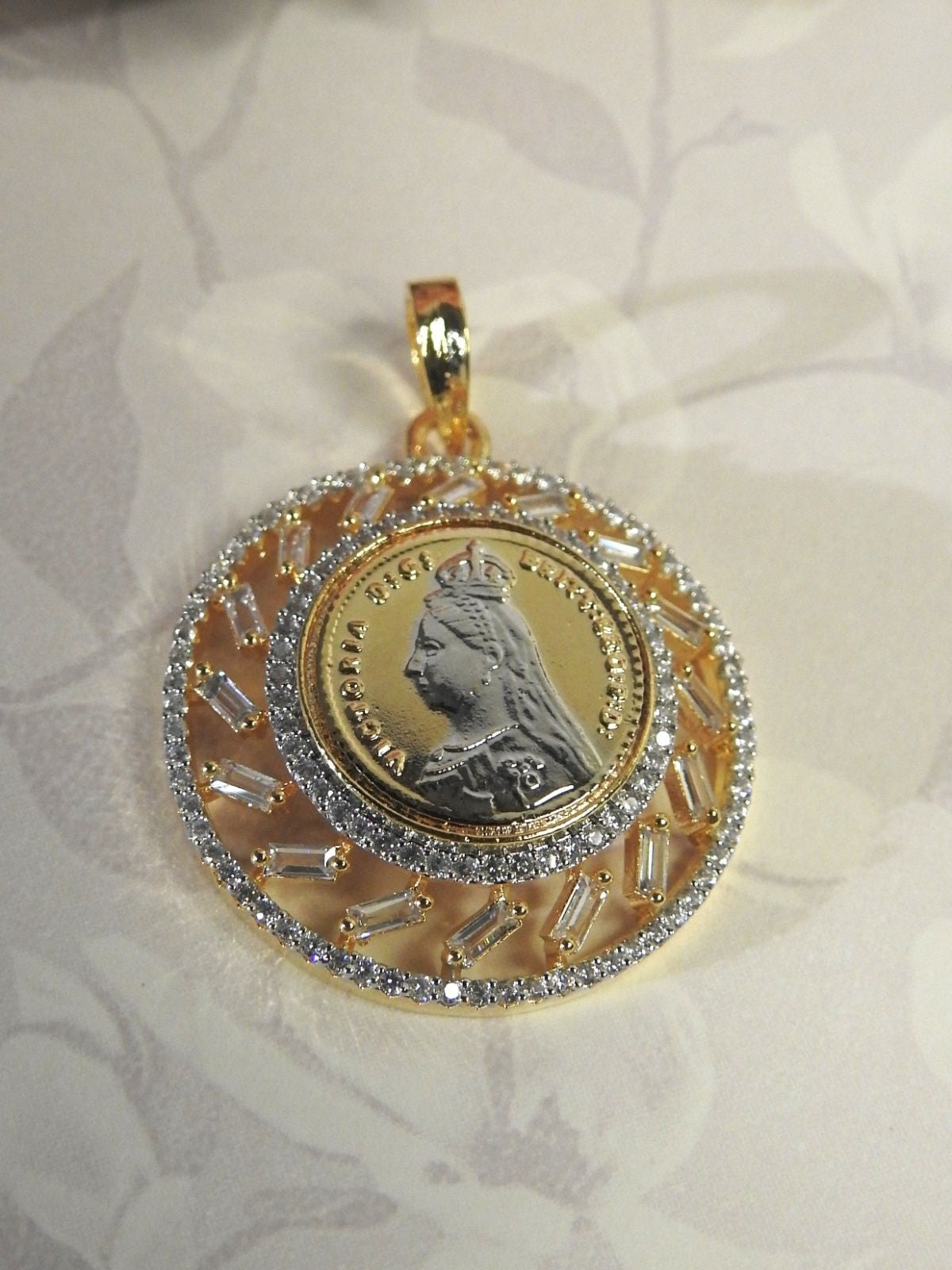 Regal Coin Pendant Set