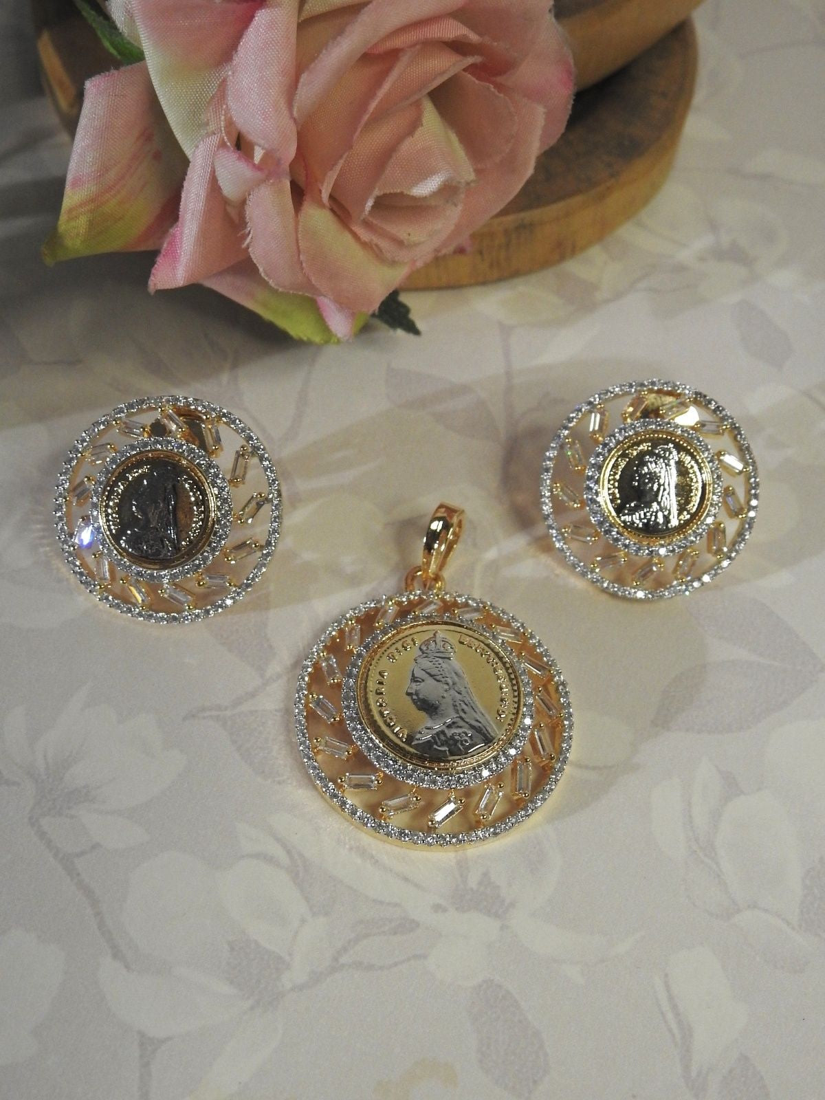 Regal Coin Pendant Set