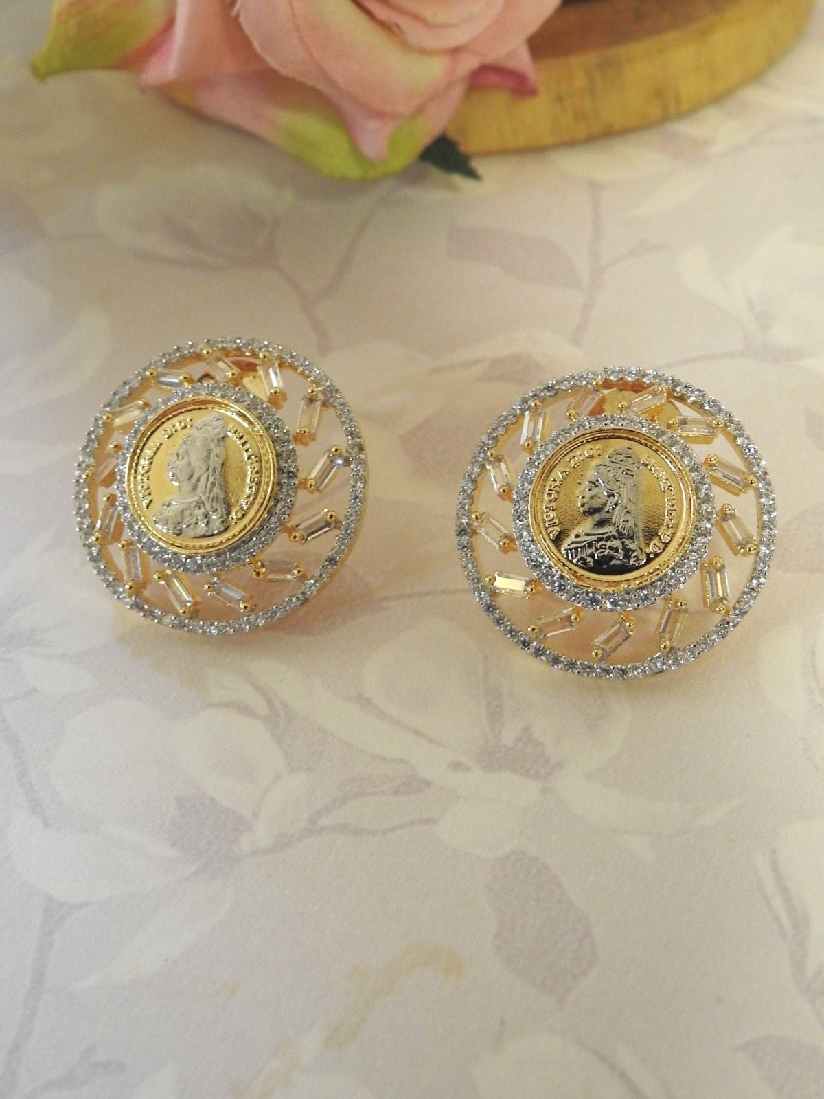 Regal Coin Pendant Set