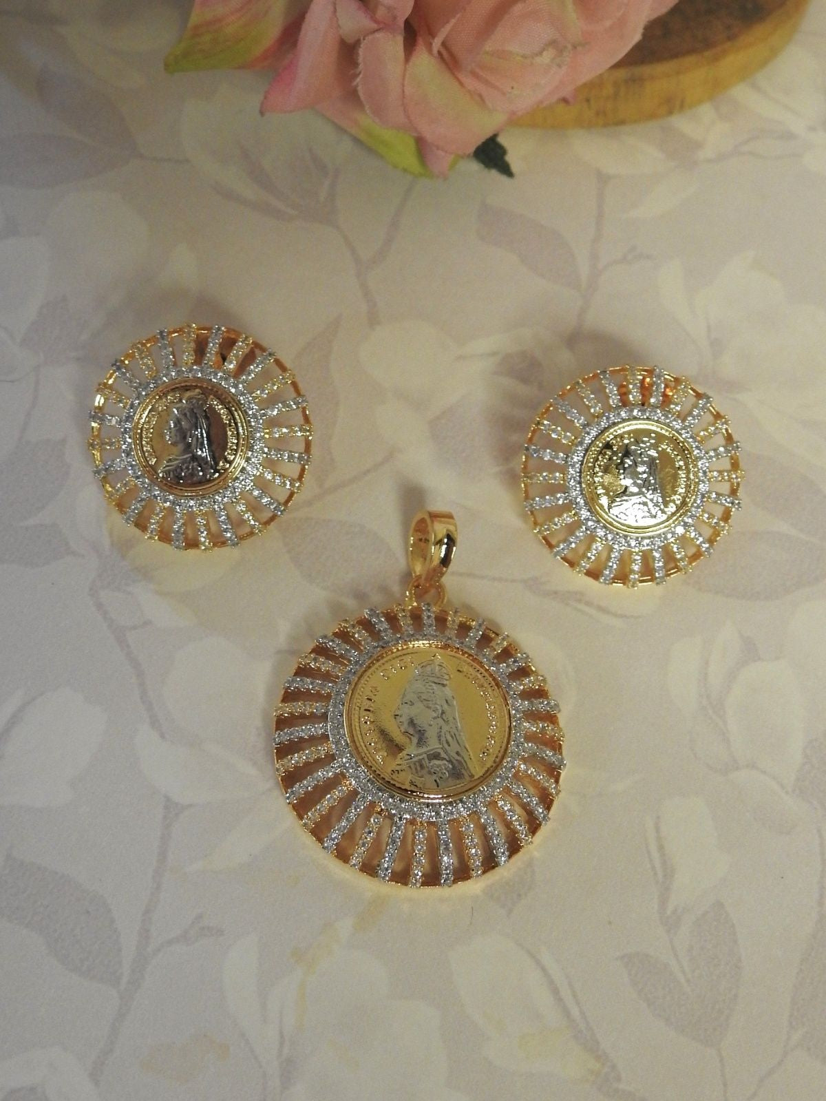 Imperial Grace Pendant Set