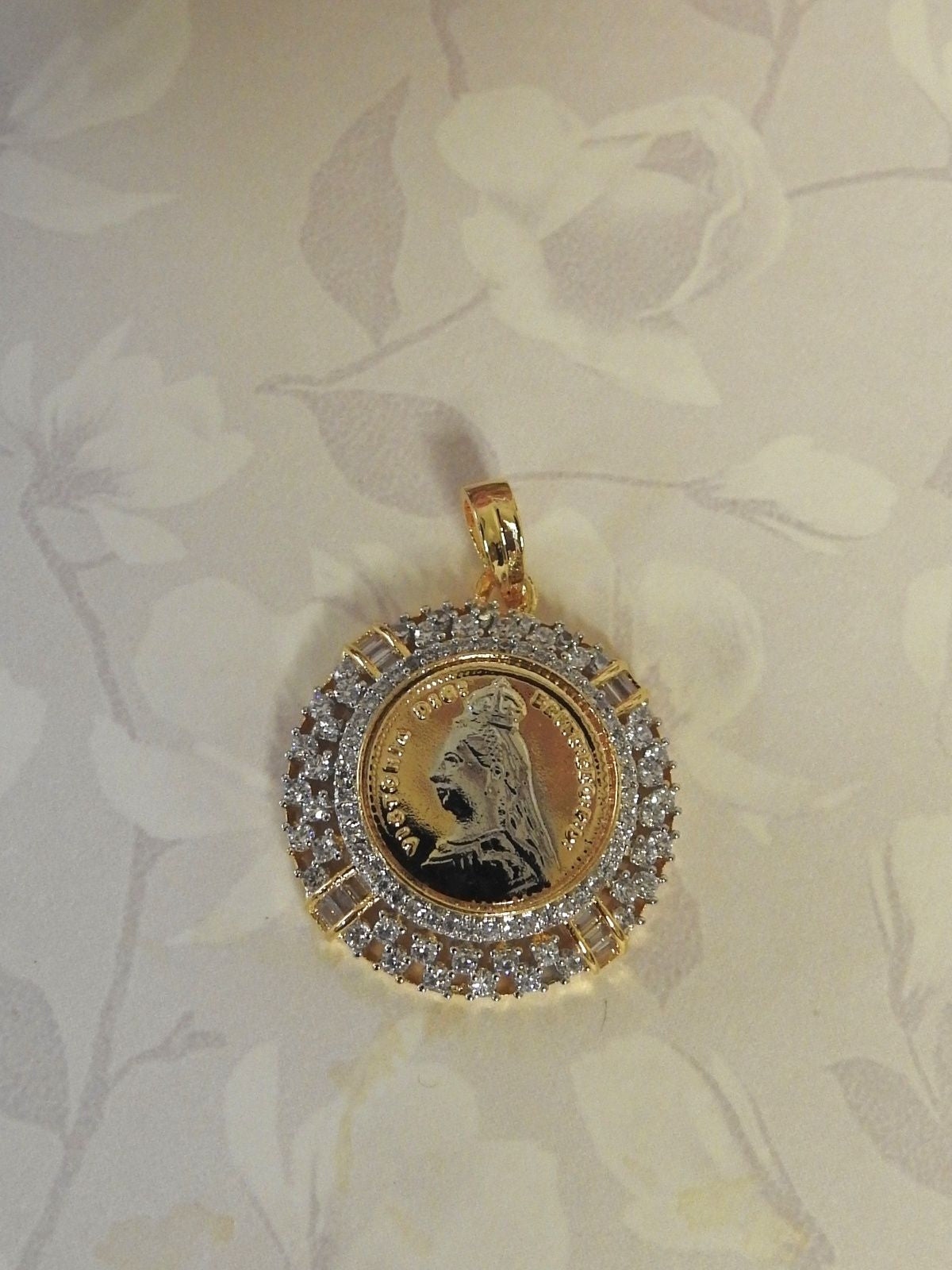 Imperial Crest Pendant Set