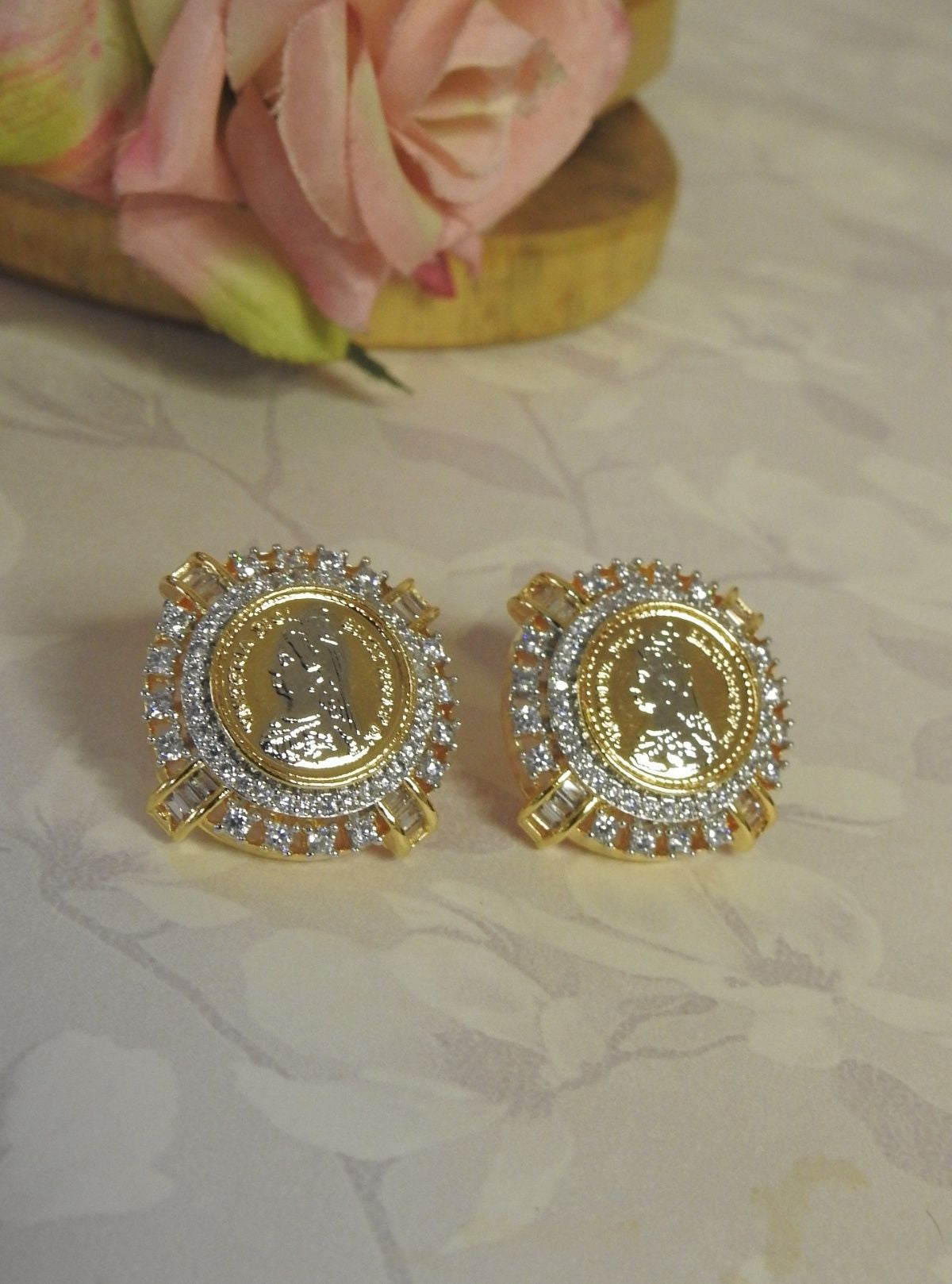 Imperial Crest Pendant Set