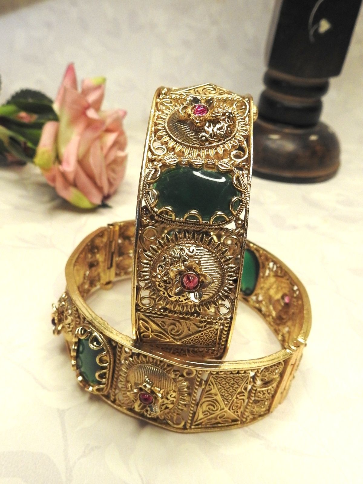 Tavisha Gold Bangle Set